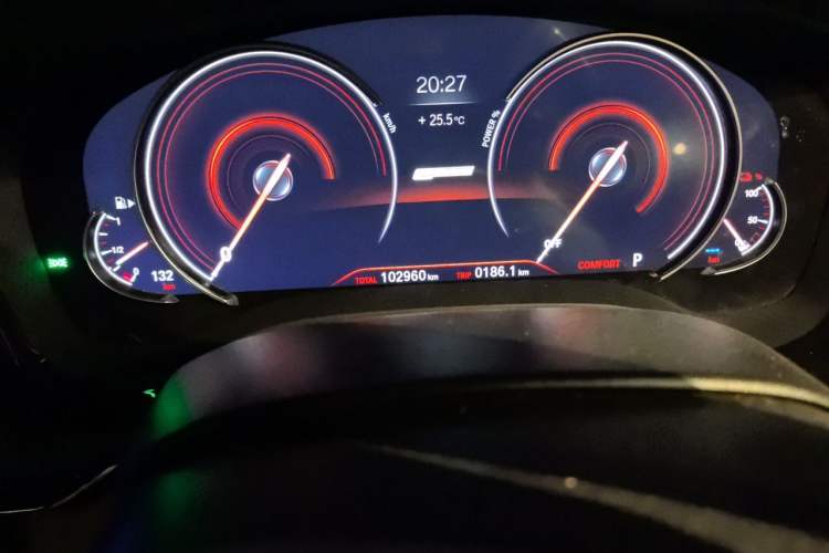 Used BMW 5 Series New Energy 2019 530Le Luxury Package Odometer Close Up