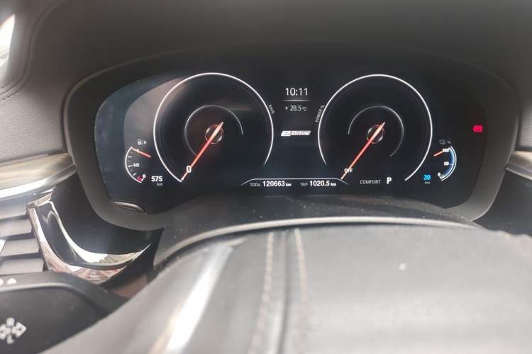 Used BMW 5 Series New Energy 2019 530Le Luxury Package Odometer Close Up