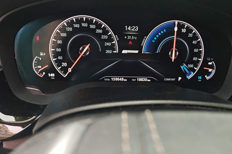 Used BMW 5 Series New Energy 2019 Updated Version 530Le Luxury Package Odometer Close Up