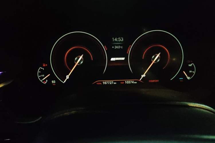 Used BMW 5 Series New Energy 2019 530Le Luxury Package Odometer Close Up