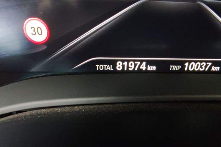 Used BMW 5 Series New Energy 2019 530Le Pioneer Edition Odometer Close Up