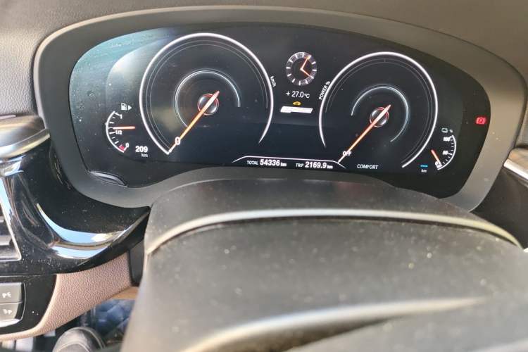 Used BMW 5 Series New Energy 2019 530Le Luxury Package Odometer Close Up