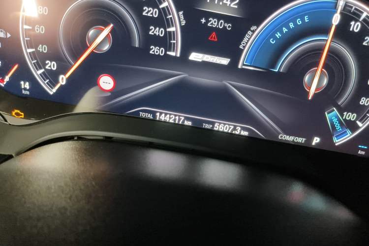 Used BMW 5 Series New Energy 2019 Updated 530Le Pioneer Edition Odometer Close Up