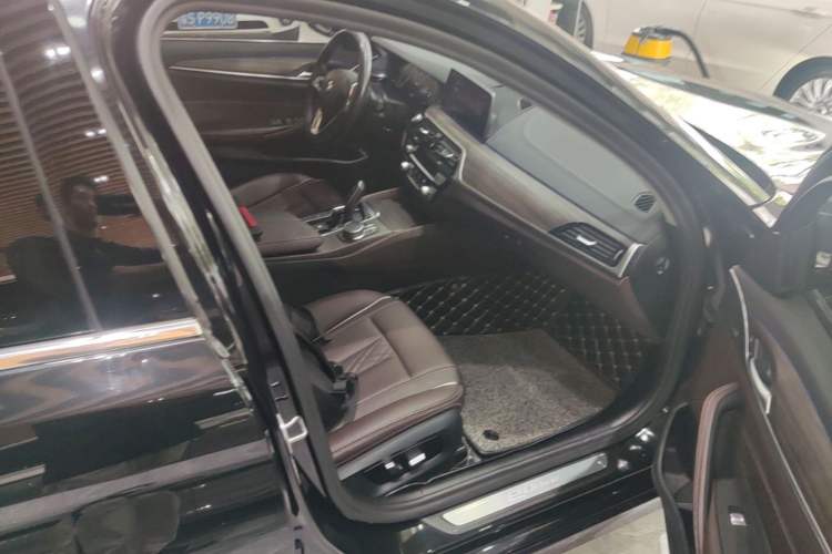 Used BMW 5 Series New Energy 2019 530Le Luxury Package Right Front Seat