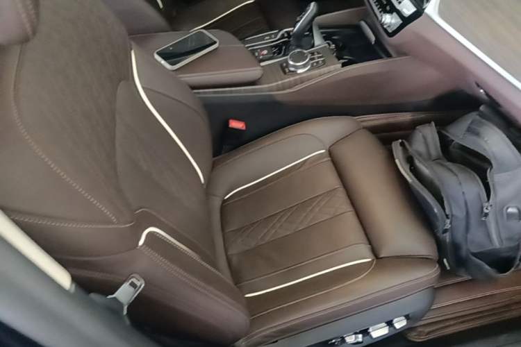 Used BMW 5 Series New Energy 2019 Updated 530Le Pioneer Edition Right Front Seat