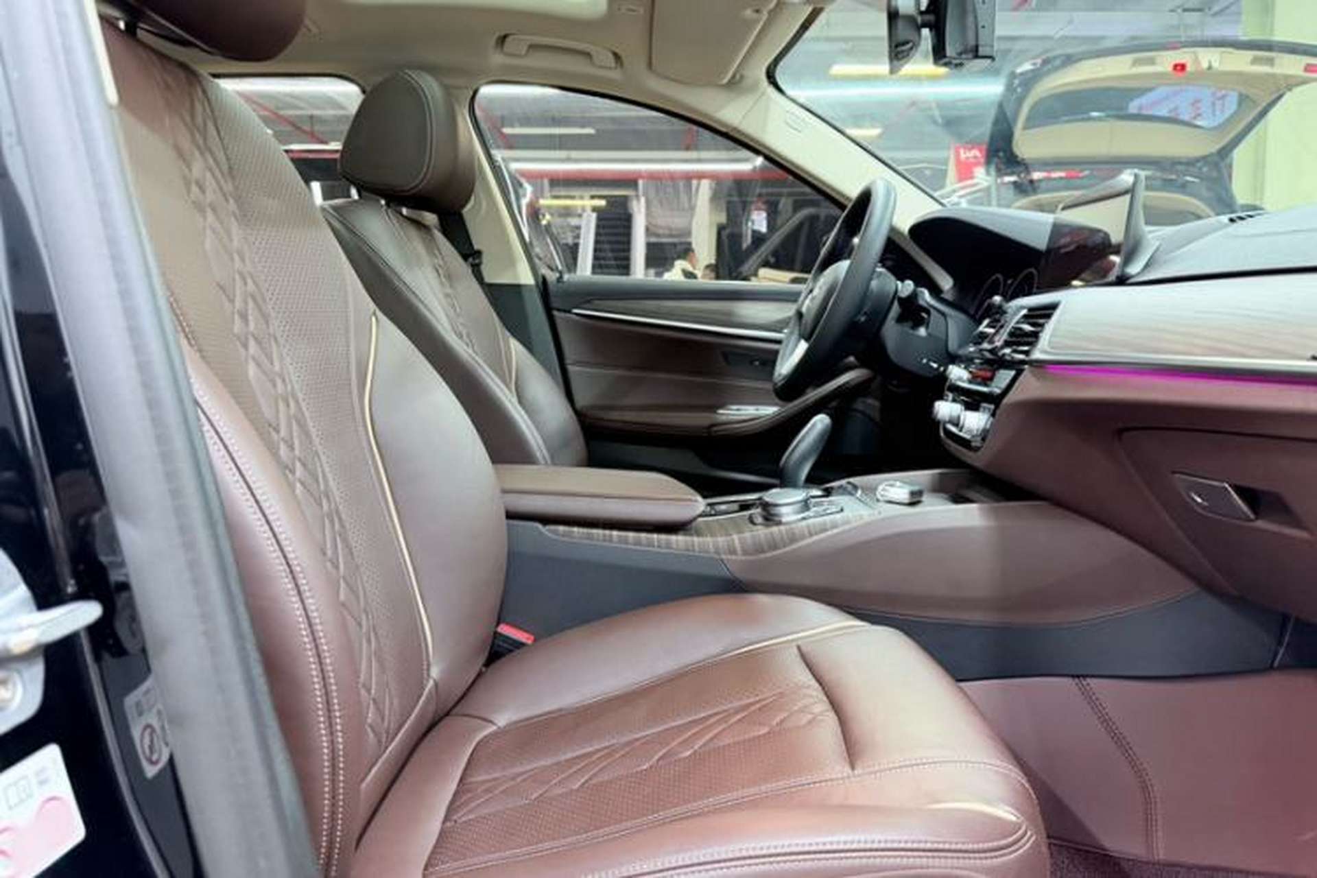 Used BMW 5 Series New Energy 2019 530Le Luxury Package Right Front Seat