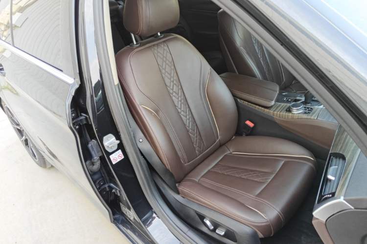 Used BMW 5 Series New Energy 2019 530Le Luxury Package Right Front Seat