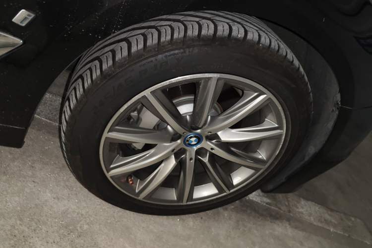 Used BMW 5 Series New Energy 2019 530Le Luxury Package Right Front Wheel Hub