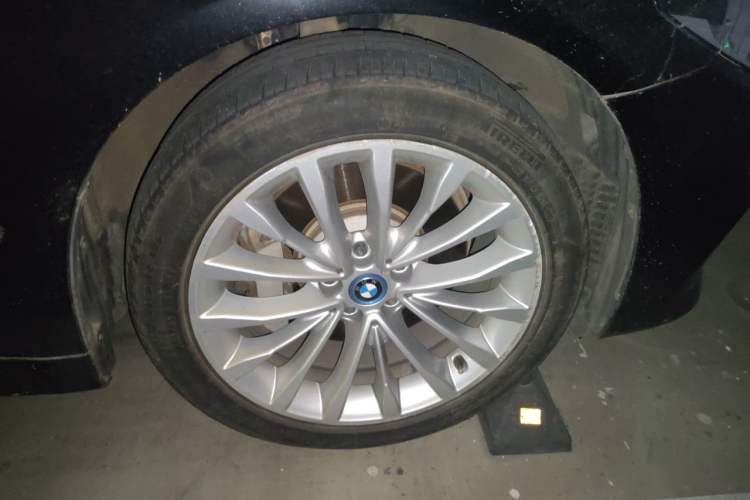 Used BMW 5 Series New Energy 2019 530Le Pioneer Edition Right Front Wheel Hub