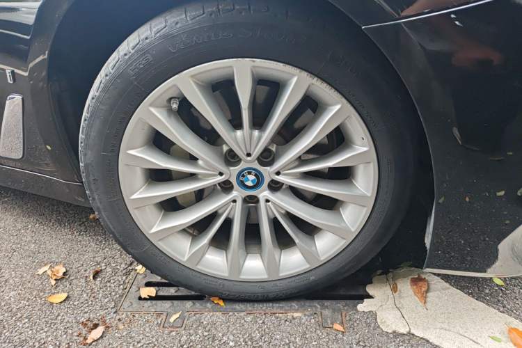 Used BMW 5 Series New Energy 2019 Updated Version 530Le Luxury Package Right Front Wheel Hub