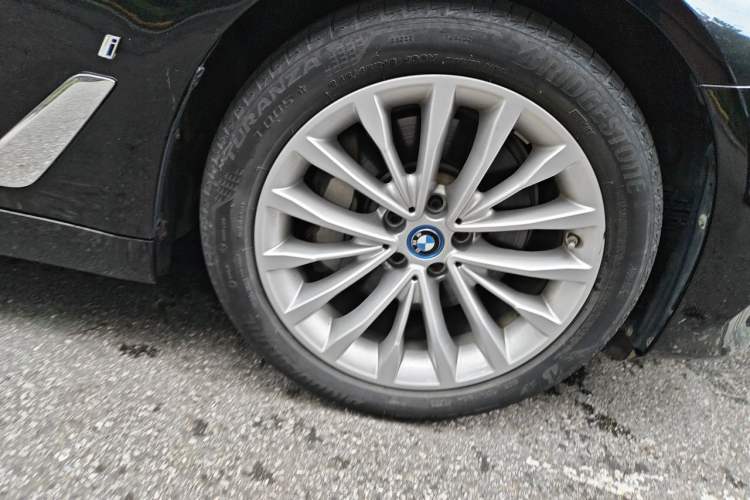 Used BMW 5 Series New Energy 2019 Updated 530Le Pioneer Edition Right Front Wheel Hub