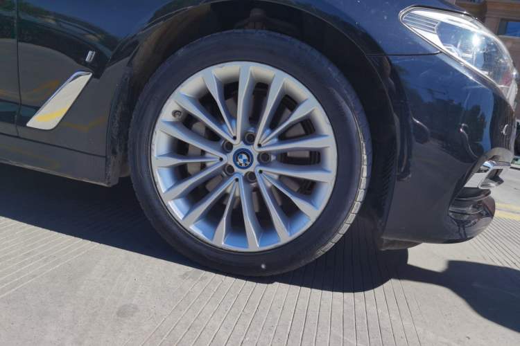 Used BMW 5 Series New Energy 2019 Updated Version 530Le Luxury Package Right Front Wheel Hub