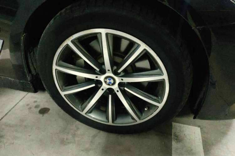 Used BMW 5 Series New Energy 2019 530Le Luxury Package Right Front Wheel Hub