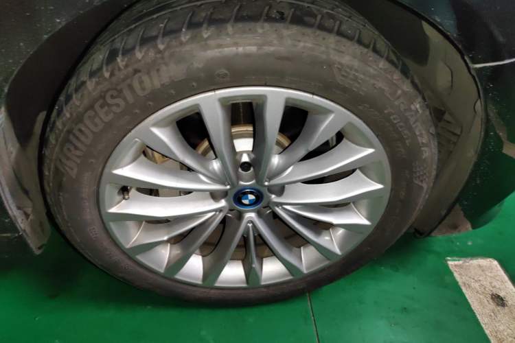 Used BMW 5 Series New Energy 2019 530Le Pioneer Edition Right Front Wheel Hub