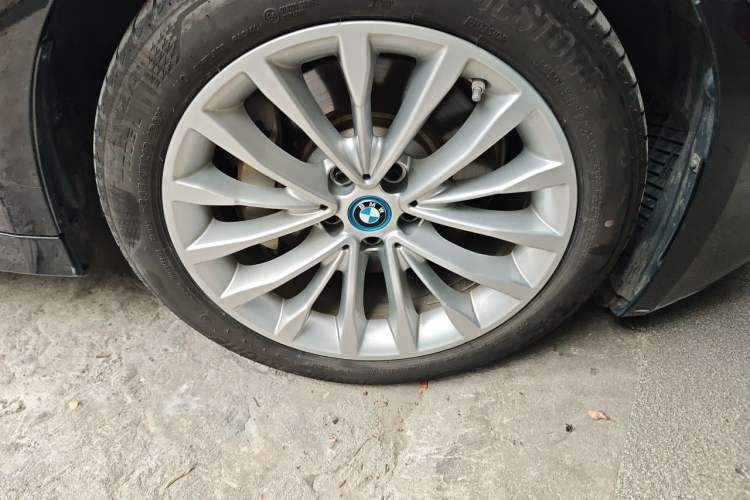 Used BMW 5 Series New Energy 2019 530Le Pioneer Edition Right Front Wheel Hub