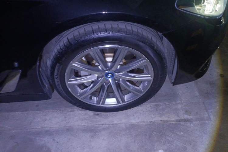 Used BMW 5 Series New Energy 2019 530Le Luxury Package Right Front Wheel Hub