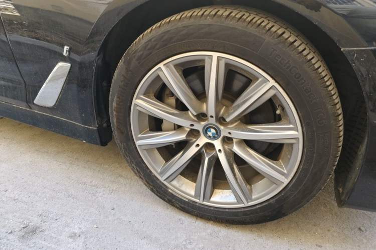 Used BMW 5 Series New Energy 2019 530Le Luxury Package Right Front Wheel Hub