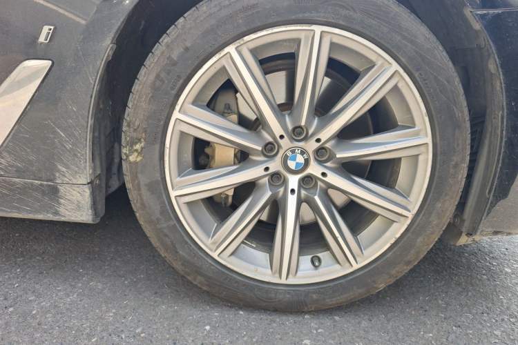 Used BMW 5 Series New Energy 2019 530Le Luxury Package Right Front Wheel Hub