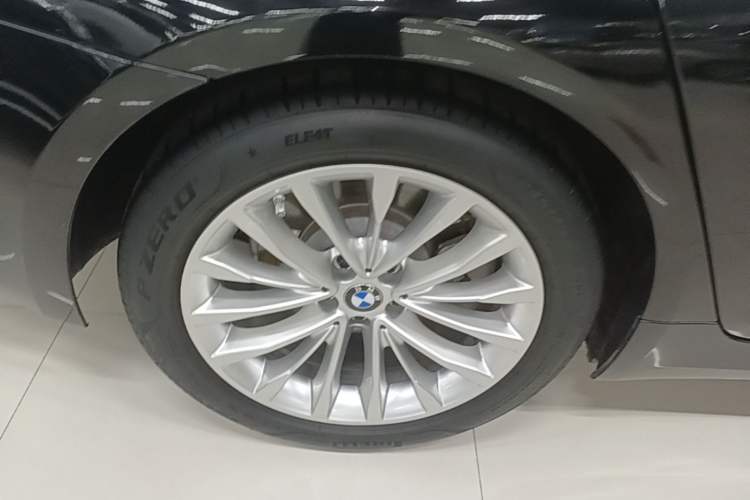 Used BMW 5 Series New Energy 2019 530Le Luxury Package Right Rear Wheel Hub