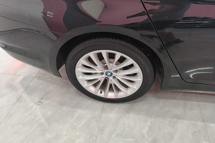 Used BMW 5 Series New Energy 2019 Updated Version 530Le Luxury Package Right Rear Wheel Hub