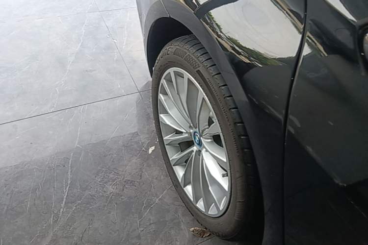 Used BMW 5 Series New Energy 2019 530Le Luxury Package Right Rear Wheel Hub