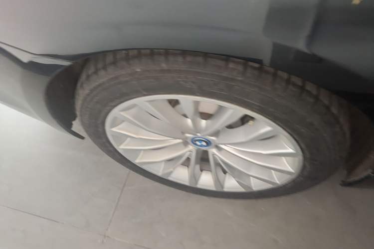 Used BMW 5 Series New Energy 2019 530Le Luxury Package Right Rear Wheel Hub