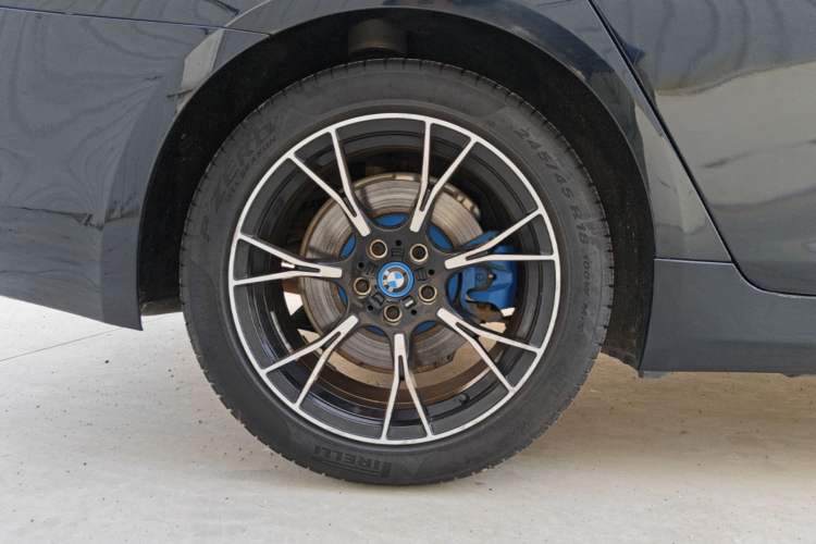 Used BMW 5 Series New Energy 2019 530Le Luxury Package Right Rear Wheel Hub
