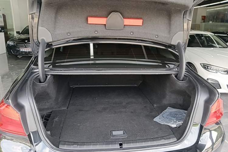 Used BMW 5 Series New Energy 2019 530Le Luxury Package Trunk
