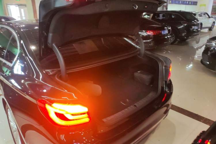 Used BMW 5 Series New Energy 2019 530Le Pioneer Edition Trunk