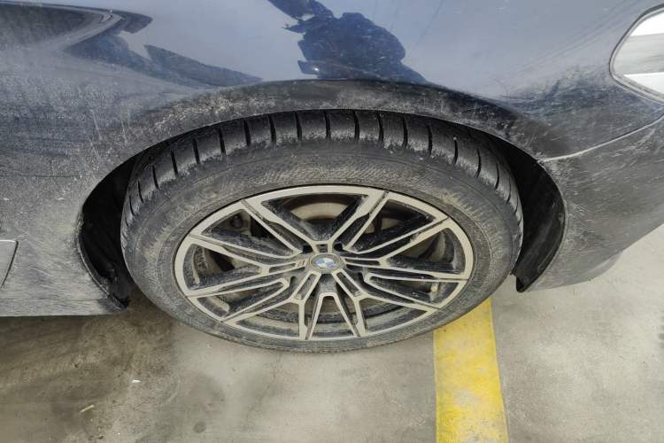 Used BMW 5 Series New Energy 2019 530Le Luxury Package Right Front Wheel Hub