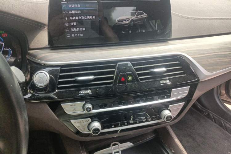 Used BMW 5 Series New Energy 2019 Updated Version 530Le Luxury Package Audio And AC Panel