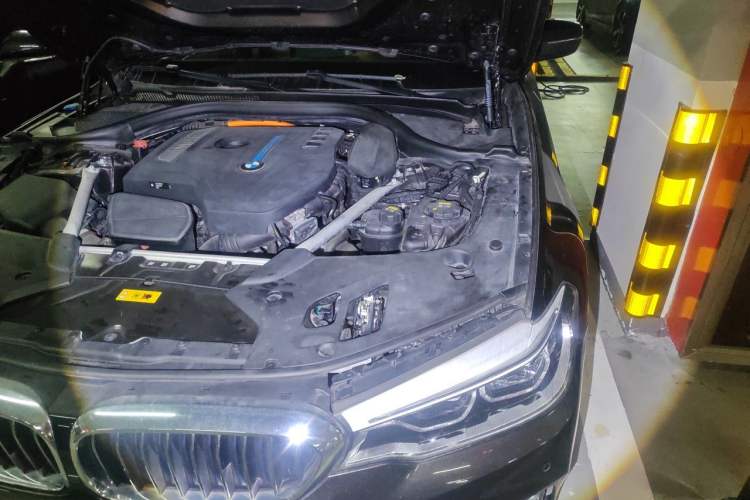 Used BMW 5 Series New Energy 2019 530Le Luxury Package Engine Bay Left