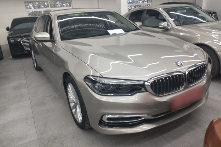 Used BMW 5 Series New Energy 2019 530Le Luxury Package Front Right 45 Deg