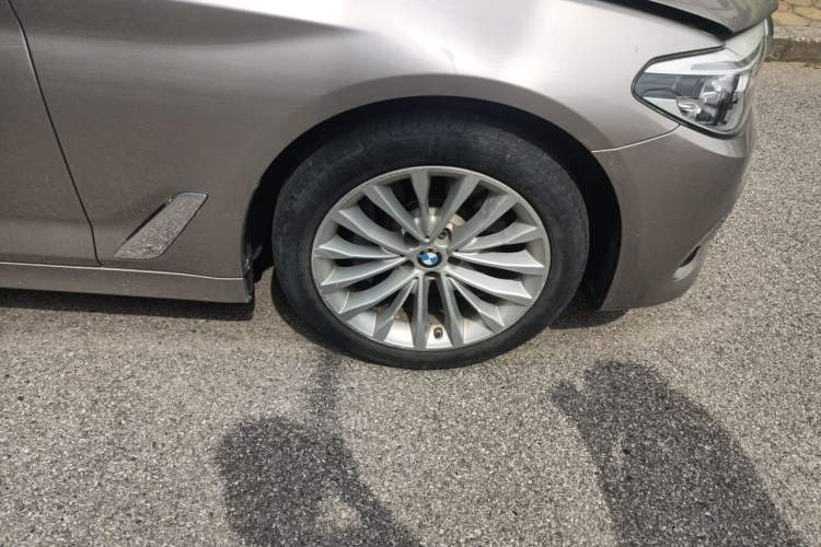 Used BMW 5 Series New Energy 2019 Updated Version 530Le Luxury Package Right Front Wheel Hub