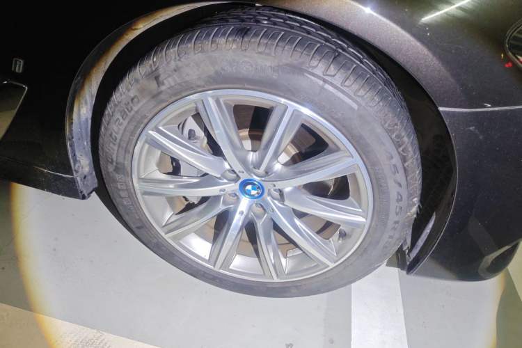 Used BMW 5 Series New Energy 2019 530Le Luxury Package Right Front Wheel Hub