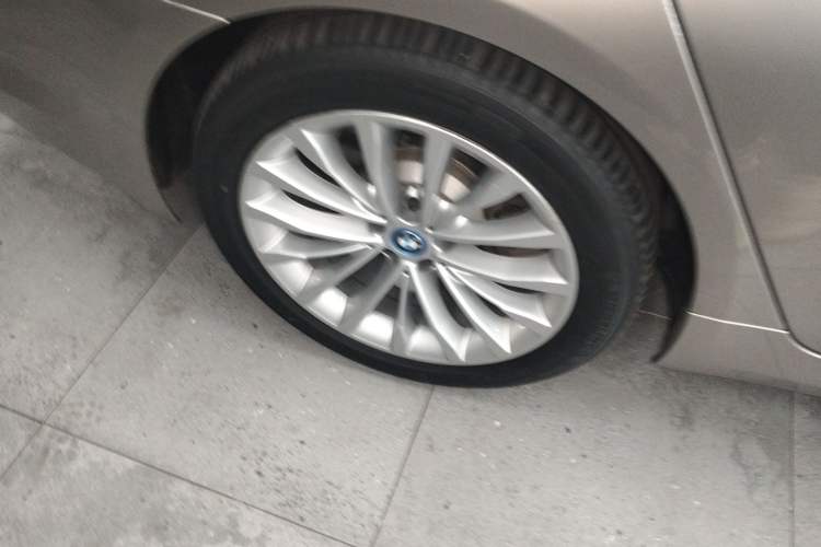 Used BMW 5 Series New Energy 2019 530Le Luxury Package Right Rear Wheel Hub