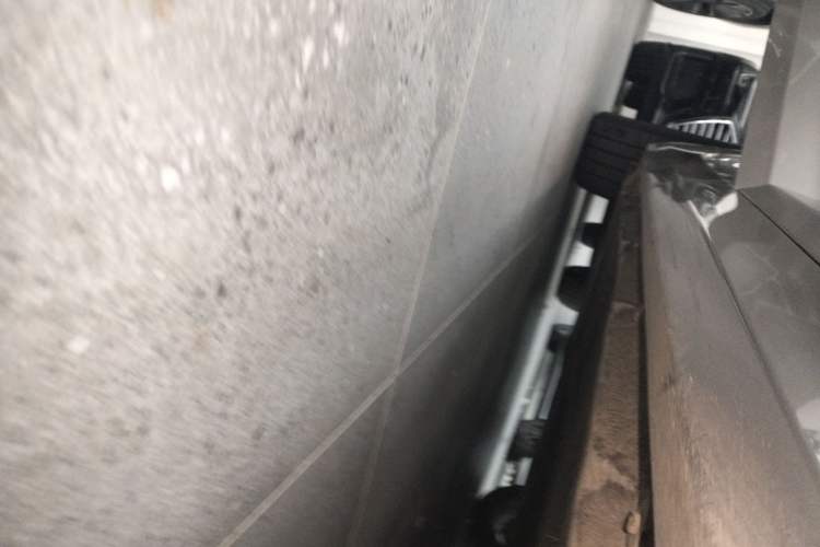 Used BMW 5 Series New Energy 2019 530Le Luxury Package Right Side Sill