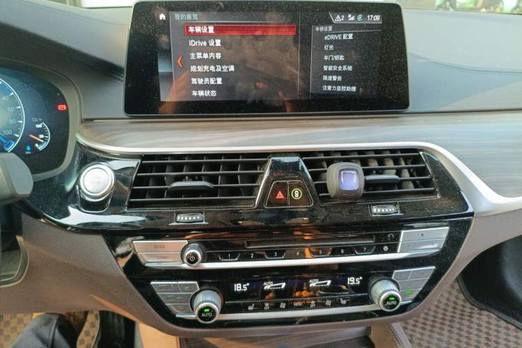 Used BMW 5 Series New Energy 2019 Updated Version 530Le Luxury Package Audio And AC Panel