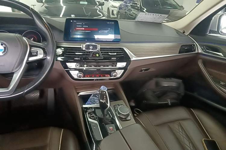 Used BMW 5 Series New Energy 2019 530Le Luxury Package Audio And AC Panel