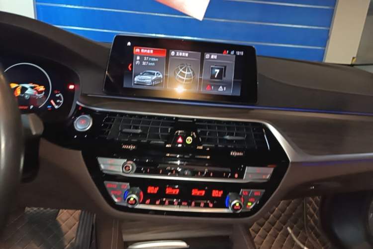 Used BMW 5 Series New Energy 2019 Updated Version 530Le Luxury Package Audio And AC Panel