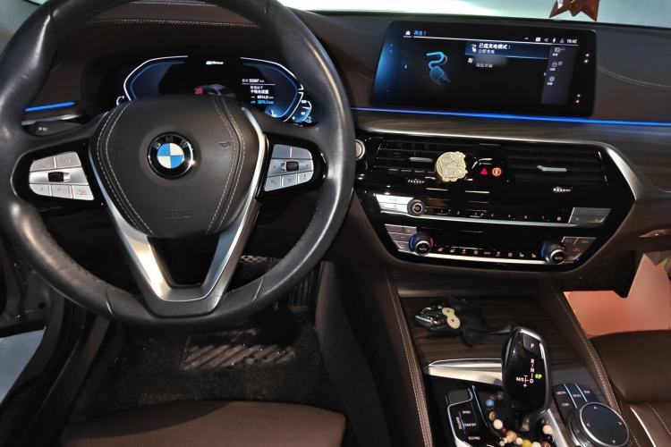 Used BMW 5 Series New Energy 2019 530Le Pioneer Edition Center Console
