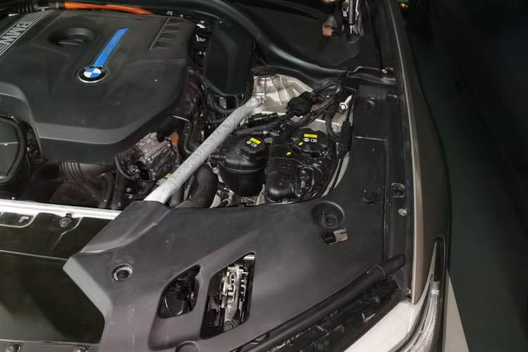Used BMW 5 Series New Energy 2019 530Le Luxury Package Engine Bay Left