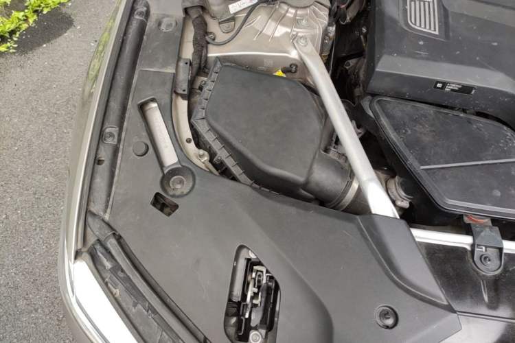 Used BMW 5 Series New Energy 2019 530Le Luxury Package Engine Bay Right
