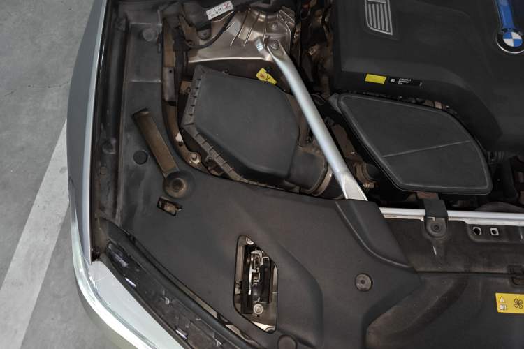 Used BMW 5 Series New Energy 2019 530Le Pioneer Edition Engine Bay Right