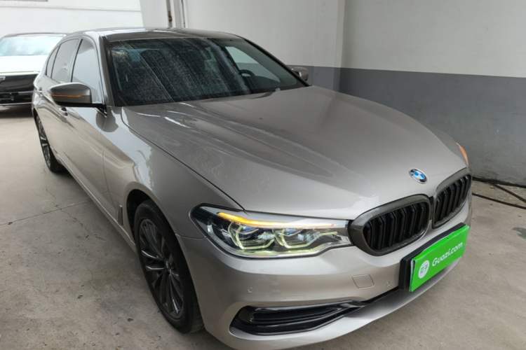Used BMW 5 Series New Energy 2019 530Le Luxury Package Front Right 45 Deg