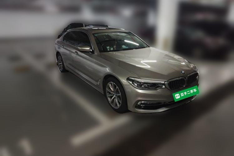 Used BMW 5 Series New Energy 2019 530Le Luxury Package Front Right 45 Deg