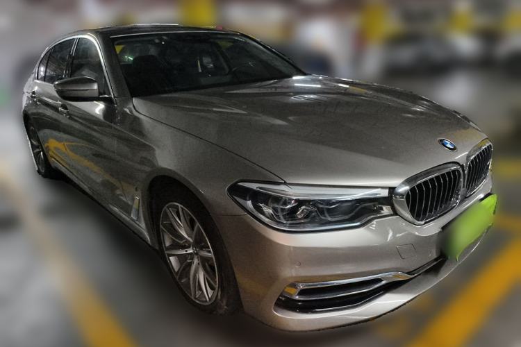 Used BMW 5 Series New Energy 2019 530Le Luxury Package Front Right 45 Deg