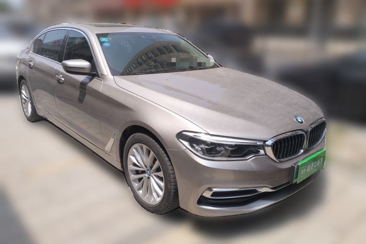 Used BMW 5 Series New Energy 2019 Updated Version 530Le Luxury Package Front Right 45 Deg