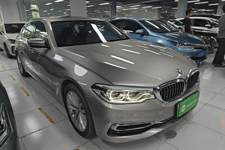 Used BMW 5 Series New Energy 2019 530Le Luxury Package Front Right 45 Deg