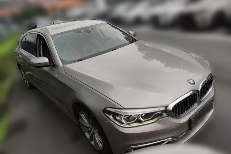 Used BMW 5 Series New Energy 2019 530Le Luxury Package Front Right 45 Deg